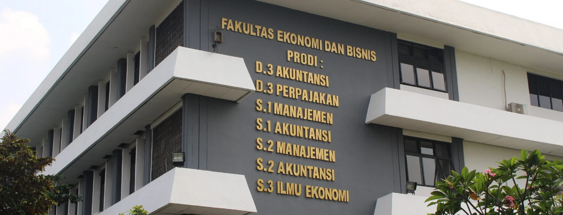 pascaS3 Universitas Pancasila: Kampus Hijau & Episentrum Properti Jakarta Selatan