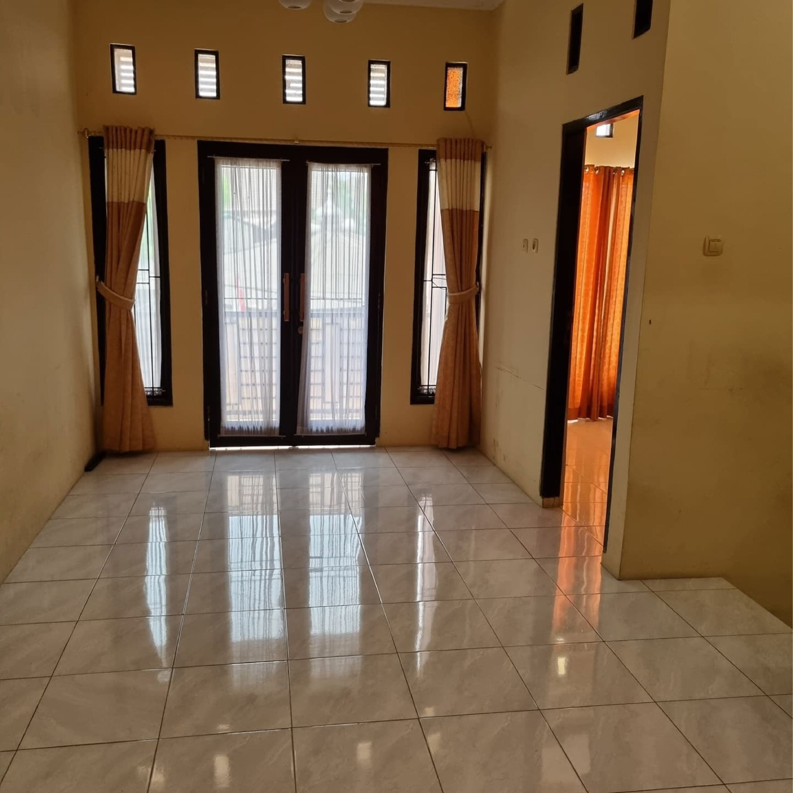 Rumah di Lenteng Agung, Jagakarsa, Jakarta Selatan