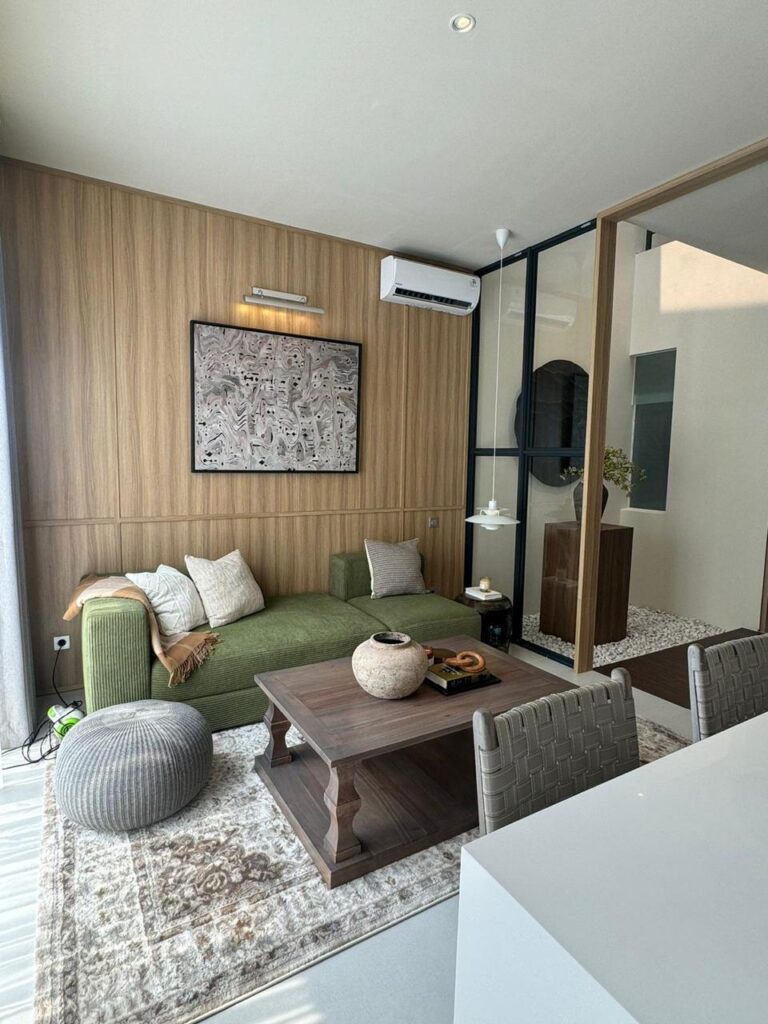 Precium Simatupang di Jeruk Purut Jakarta Selatan: townhouse 3 lantai, one-gate & keamanan 24 jam. Dekat TB Simatupang, Kemang, Ampera. Cek unit di Rooma21.