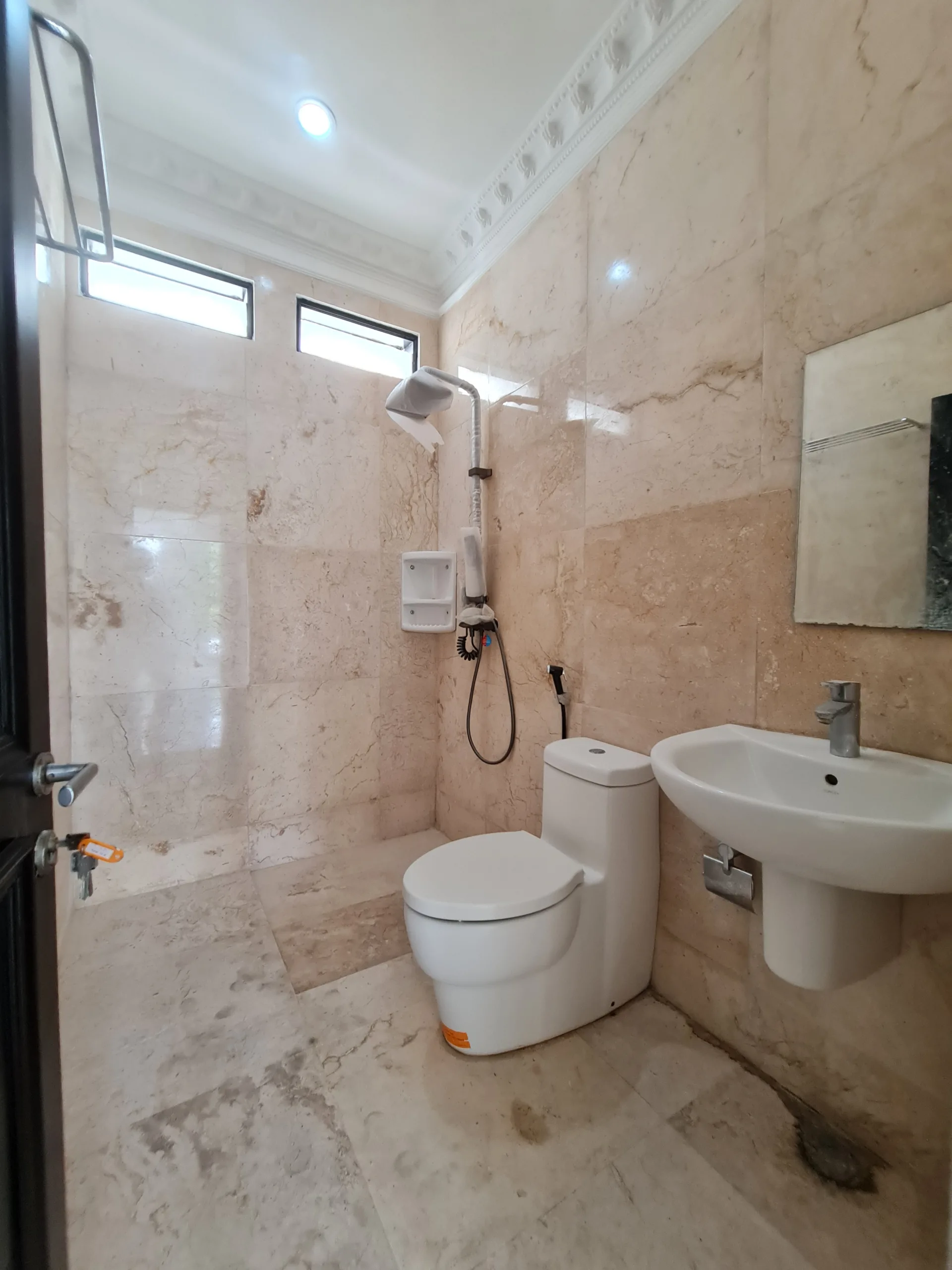 Rumah di The 9 Residence, Jagakarsa, Jakarta Selatan - foto 11