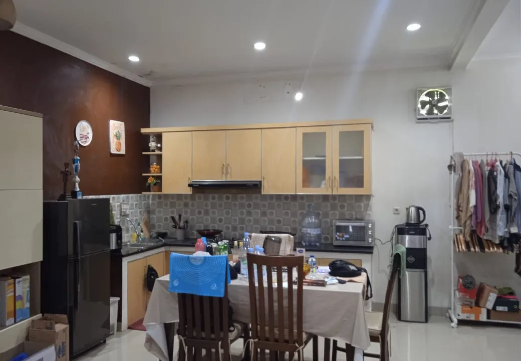 Jual Rumah di Komplek Wisma Mas • Belakang Golf Pondok Cabe
Dijual rumah di Wisma Mas, Pondok Cabe, Sawangan. LT 105/LB 85, 3 KT, 2 KM, SHM. strategis dekat Tol Limo. Cocok untuk keluarga muda. 1,1 M Nego.