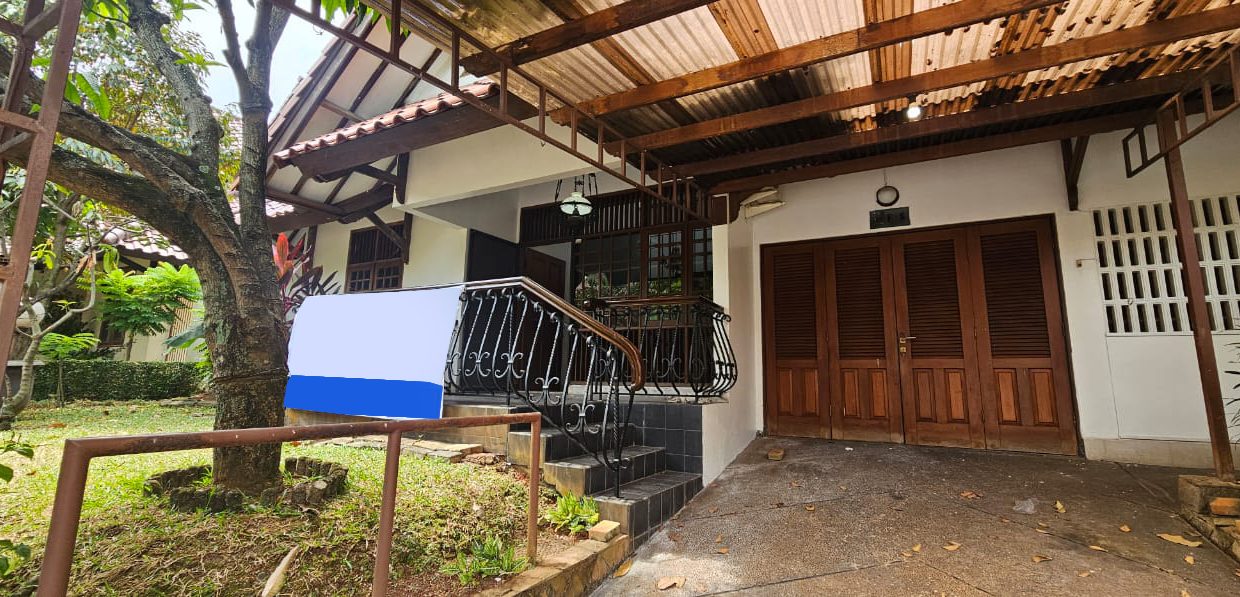 Dijual Rumah di Lebak Bulus, Bukit Pratama Hill. Harga 6,8 M Nego. LT 300/LB 200, 4 KT, 3 KM, SHM. Siap huni, bebas banjir. Dekat MRT, sekolah & Tol.