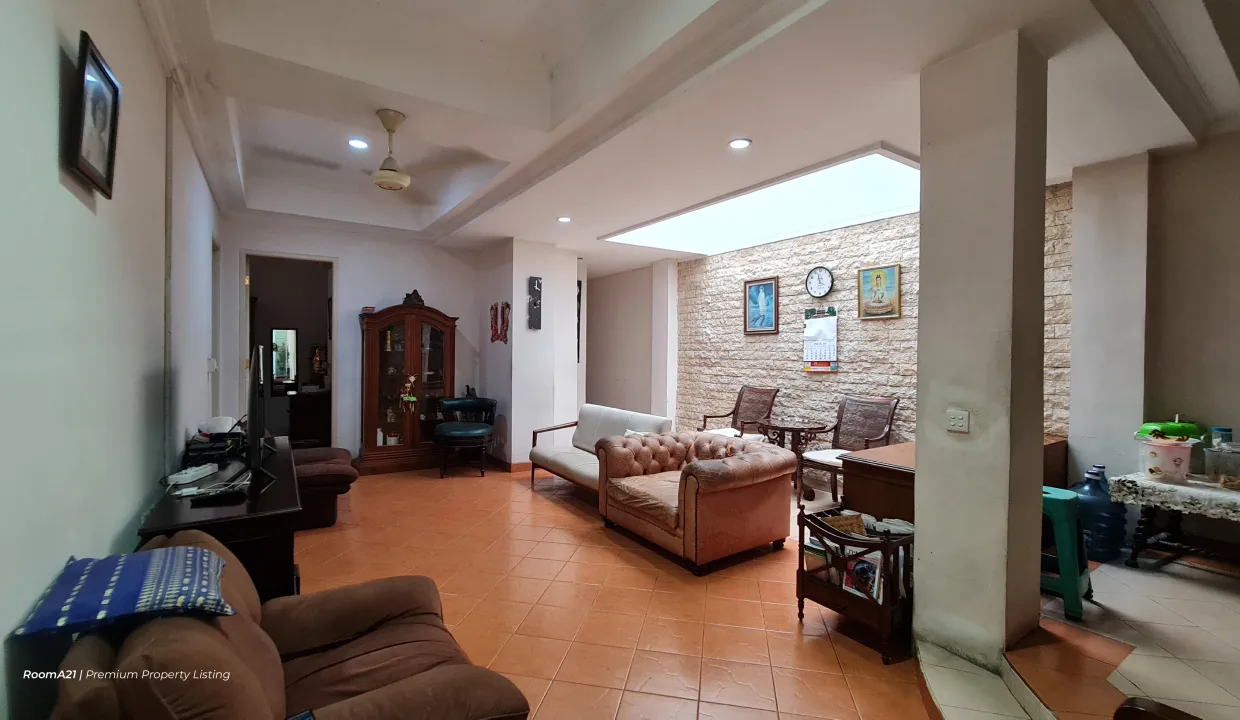 Rumah di Cinere, Depok | Mega Cinere | Harga 2,7 M | LT 180