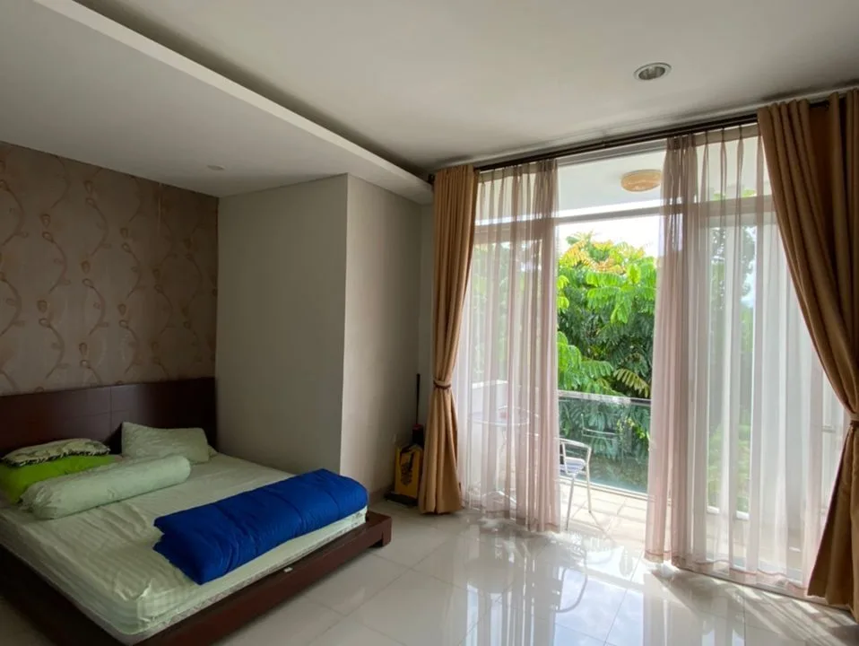 Dijual Rumah di Pondok Cabe, Modernhill. Harga 3,8 M Nego. LT 160/LB 170, 4 KT, 3 KM. Full Furnished. 10 min Tol Pamulang & 15 min MRT Lebak Bulus.