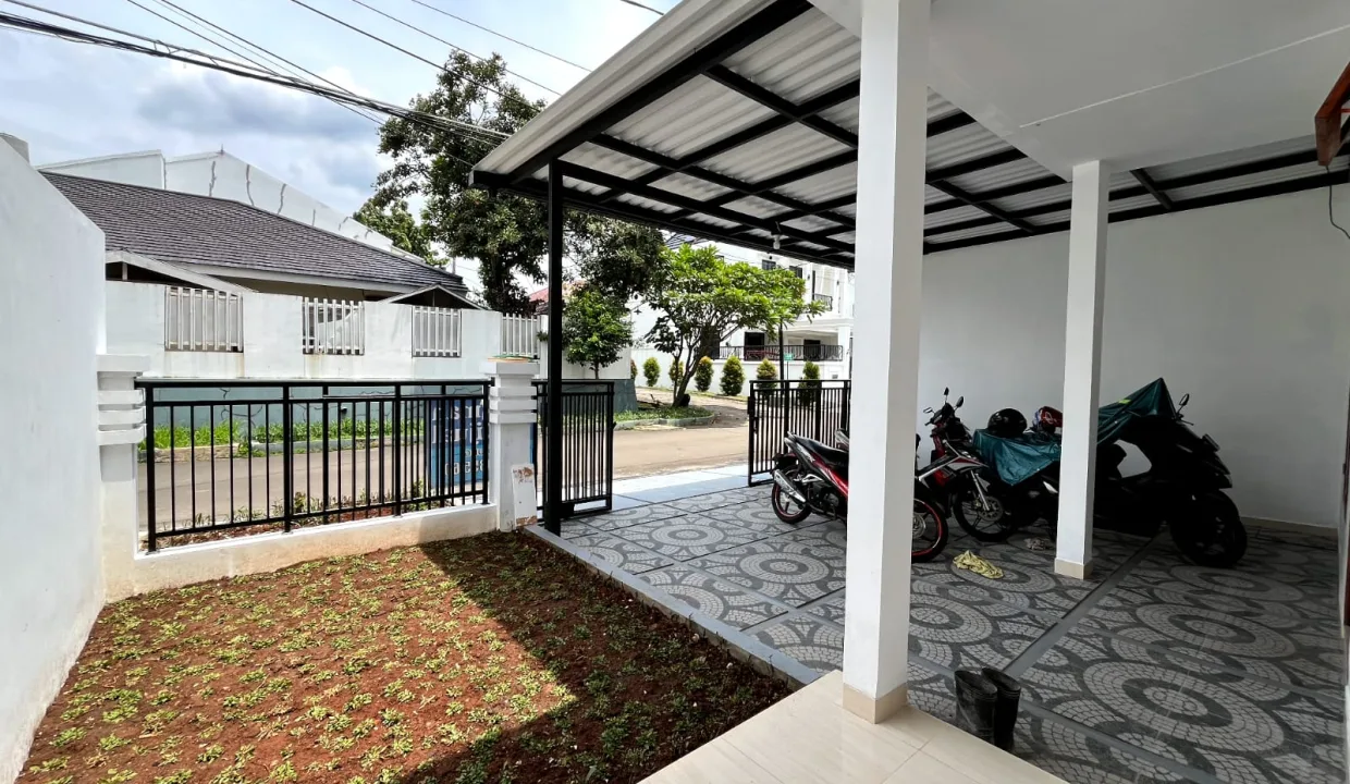 Dijual Rumah di Cinere, Mega Cinere. Harga 2,6 M Nego. LT 136/LB 195, 5 KT, 4 KM, SHM. Bangunan baru, Hadap Timur. Dekat Tol Brigif & Cinere Mall.