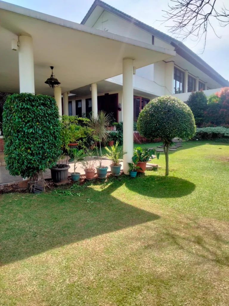 Rumah dijual di Jakarta area Lebak Bulus, dekat MRT dan pusat kota. Beli rumah strategis di kawasan elite tempat tinggal Almarhum Pengacara Adnan Buyung.