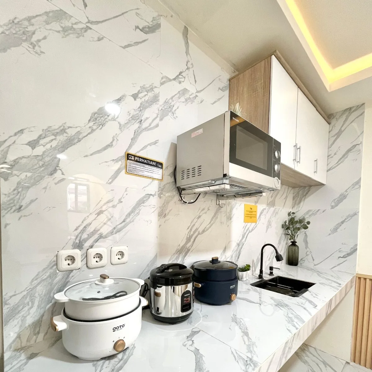 Kost dijual di Bintaro dekat stasiun, kampus, RS & BXc Mall. Lokasi strategis, cocok untuk investasi properti dengan nilai sewa tinggi.
