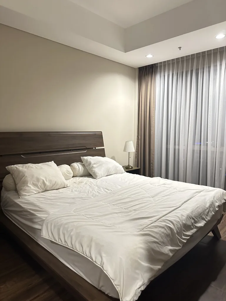 Dijual Apartemen di Cilandak, The Branz Simatupang. Harga 5,8 M Nego. Tipe 2BR (143m²), Tower North Lt 7. Standar Jepang, Lift Pribadi. Dekat MRT & Tol JORR.