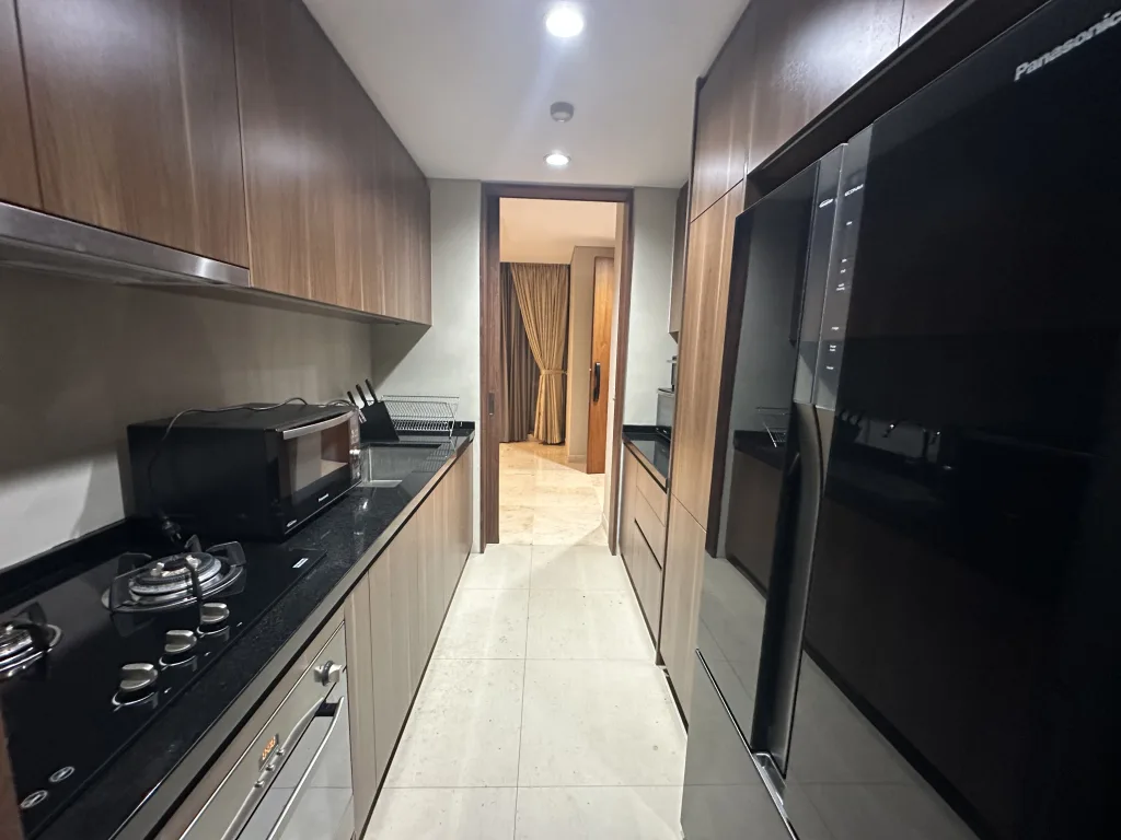 Dijual Apartemen di Cilandak, The Branz Simatupang. Harga 5,8 M Nego. Tipe 2BR (143m²), Tower North Lt 7. Standar Jepang, Lift Pribadi. Dekat MRT & Tol JORR.