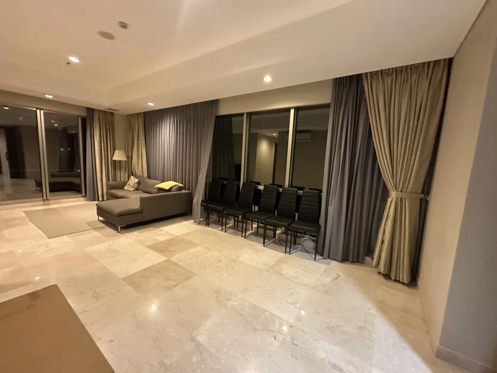 Dijual Apartemen di Cilandak, The Branz Simatupang. Harga 5,8 M Nego. Tipe 2BR (143m²), Tower North Lt 7. Standar Jepang, Lift Pribadi. Dekat MRT & Tol JORR.