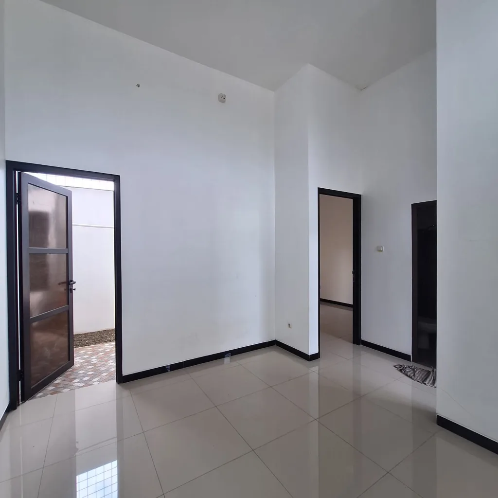 Rumah dijual di Pamulang, 1 lantai di Jalan Pinus, Tangerang Selatan. Lokasi strategis dekat jalan Siliwangi, tol dan pasar. Harga bersahabat!