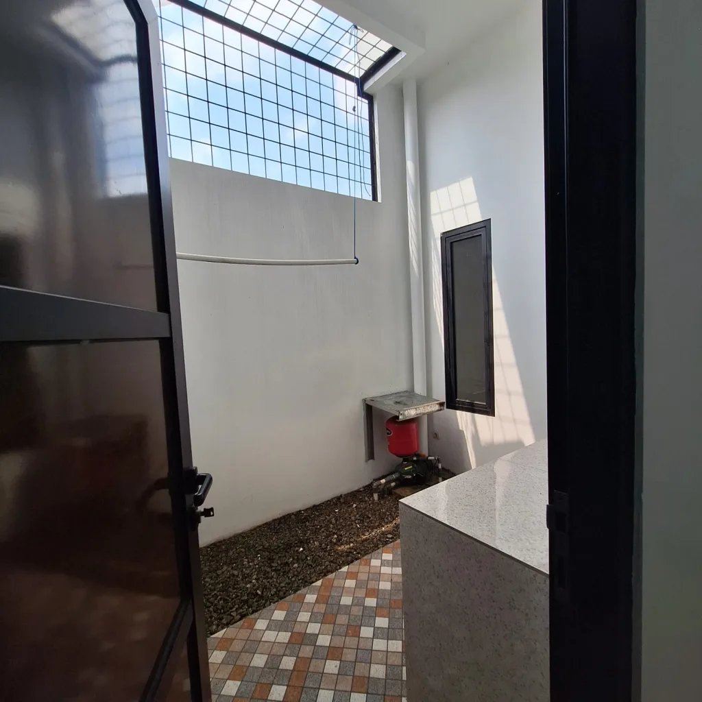 Rumah dijual di Pamulang, 1 lantai di Jalan Pinus, Tangerang Selatan. Lokasi strategis dekat jalan Siliwangi, tol dan pasar. Harga bersahabat!