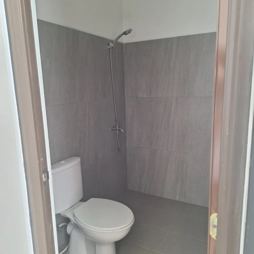 Rumah dijual di Pamulang, 1 lantai di Jalan Pinus, Tangerang Selatan. Lokasi strategis dekat jalan Siliwangi, tol dan pasar. Harga bersahabat!