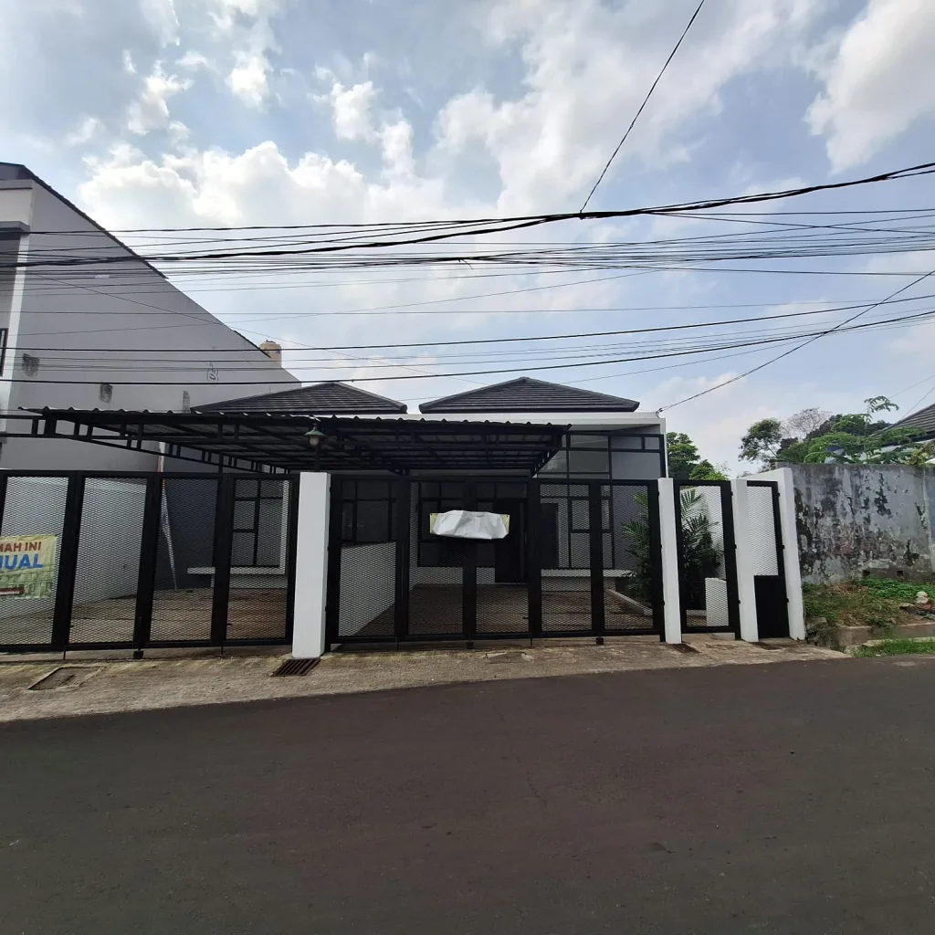 Rumah dijual di Pamulang, 1 lantai di Jalan Pinus, Tangerang Selatan. Lokasi strategis dekat jalan Siliwangi, tol dan pasar. Harga bersahabat!