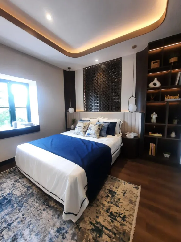 Rumah dijual Cipayung Jakarta Timur di Royal East Town House: cluster private 3 lantai, 3 KT, keamanan 24 jam, dekat LRT & tol. Yuk Cek unitnya!