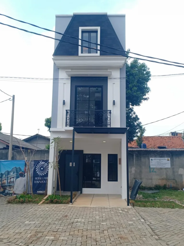 Rumah dijual Cipayung Jakarta Timur di Royal East Town House: cluster private 3 lantai, 3 KT, keamanan 24 jam, dekat LRT & tol. Yuk Cek unitnya!