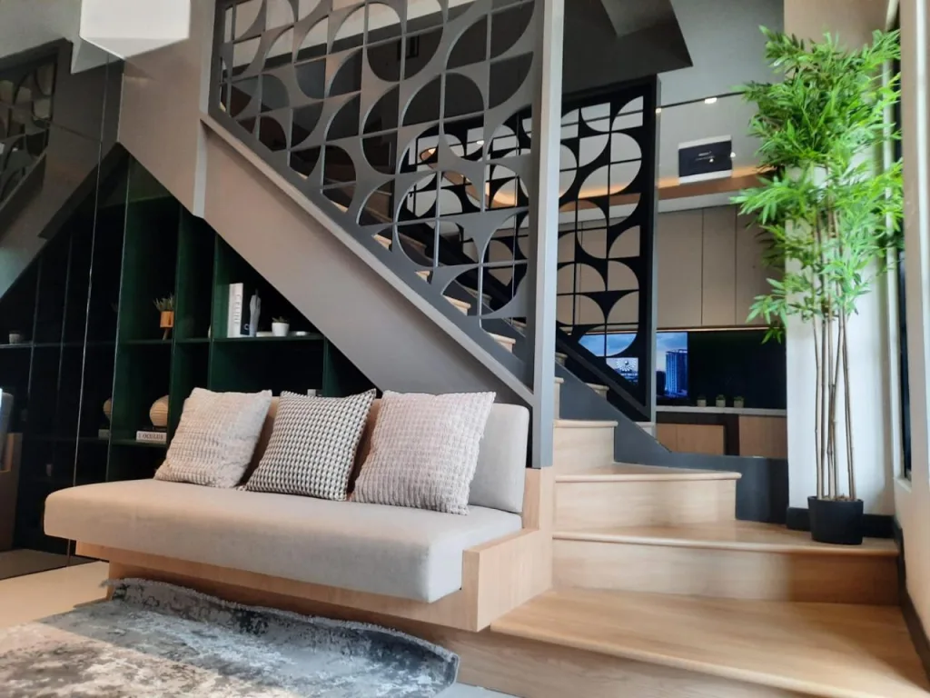 Rumah dijual Cipayung Jakarta Timur di Royal East Town House: cluster private 3 lantai, 3 KT, keamanan 24 jam, dekat LRT & tol. Yuk Cek unitnya!