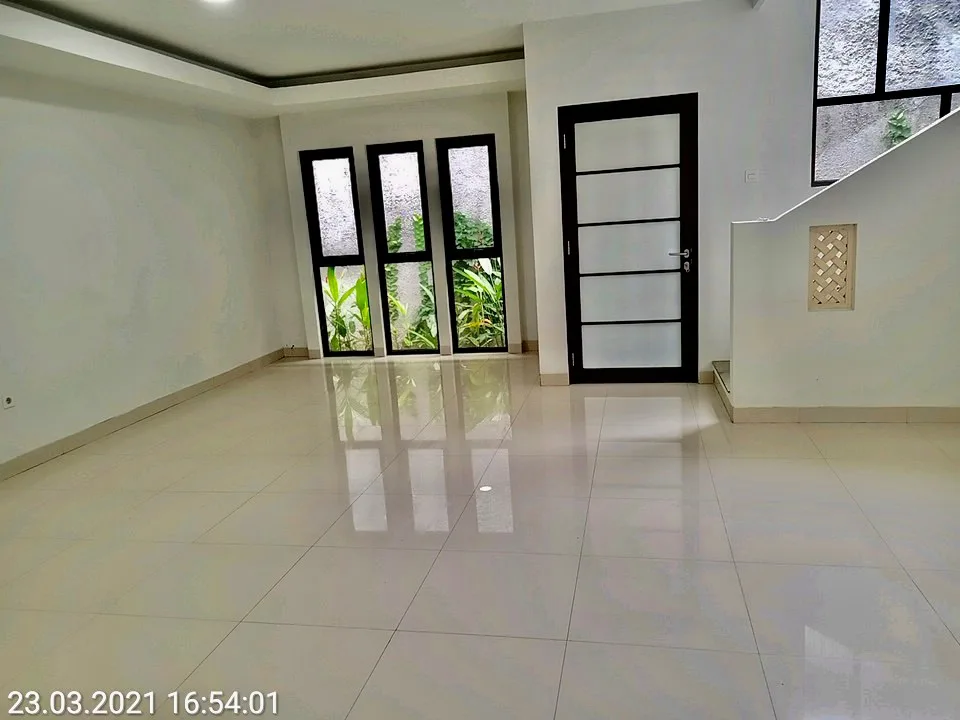 Rumah dijual Pondok Labu Jakarta Selatan di Bali Maisonette. Dekat MRT, tol JORR, PIM & Citos. Lingkungan asri, nyaman, ideal untuk keluarga dan investasi.