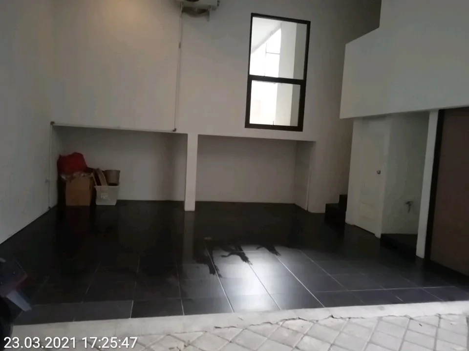 Rumah dijual Pondok Labu Jakarta Selatan di Bali Maisonette. Dekat MRT, tol JORR, PIM & Citos. Lingkungan asri, nyaman, ideal untuk keluarga dan investasi.