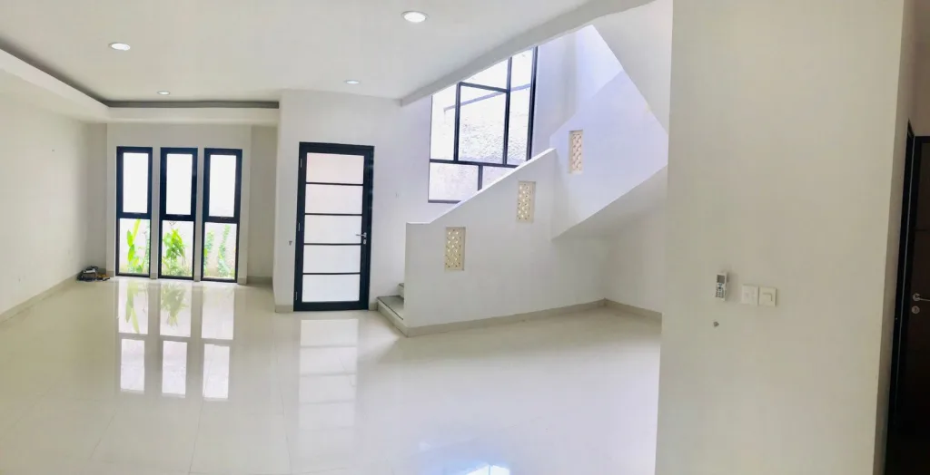 Rumah dijual Pondok Labu Jakarta Selatan di Bali Maisonette. Dekat MRT, tol JORR, PIM & Citos. Lingkungan asri, nyaman, ideal untuk keluarga dan investasi.