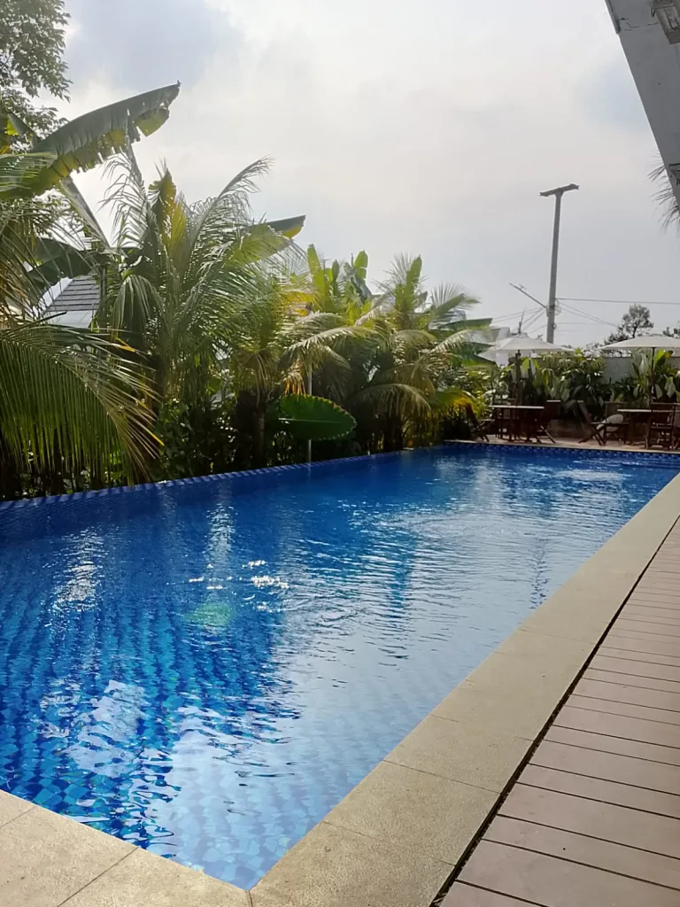 Rumah dijual Sawangan Depok di JDS Resort: resort living, fasilitas lengkap, akses ke Tol DESARI & KRL. Unit 2 lantai, smart-home, lingkungan hijau.