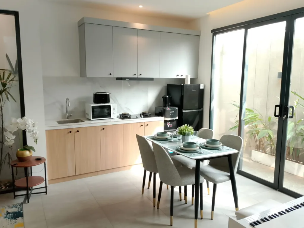 Rumah dijual Sawangan Depok di JDS Resort: resort living, fasilitas lengkap, akses ke Tol DESARI & KRL. Unit 2 lantai, smart-home, lingkungan hijau.