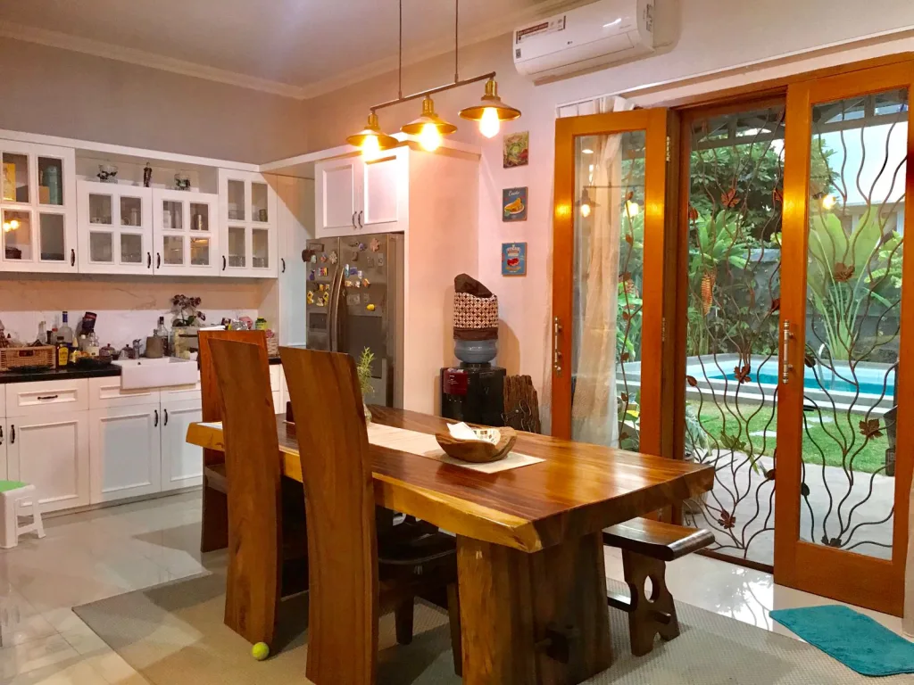 Rumah dijual Lebak Bulus Jakarta Selatan di Jl Mawar Indah. Dekat MRT, tol, PIM & RS. Lingkungan rapi, akses cepat, investasi naik. Cek unit terbaik sekarang.