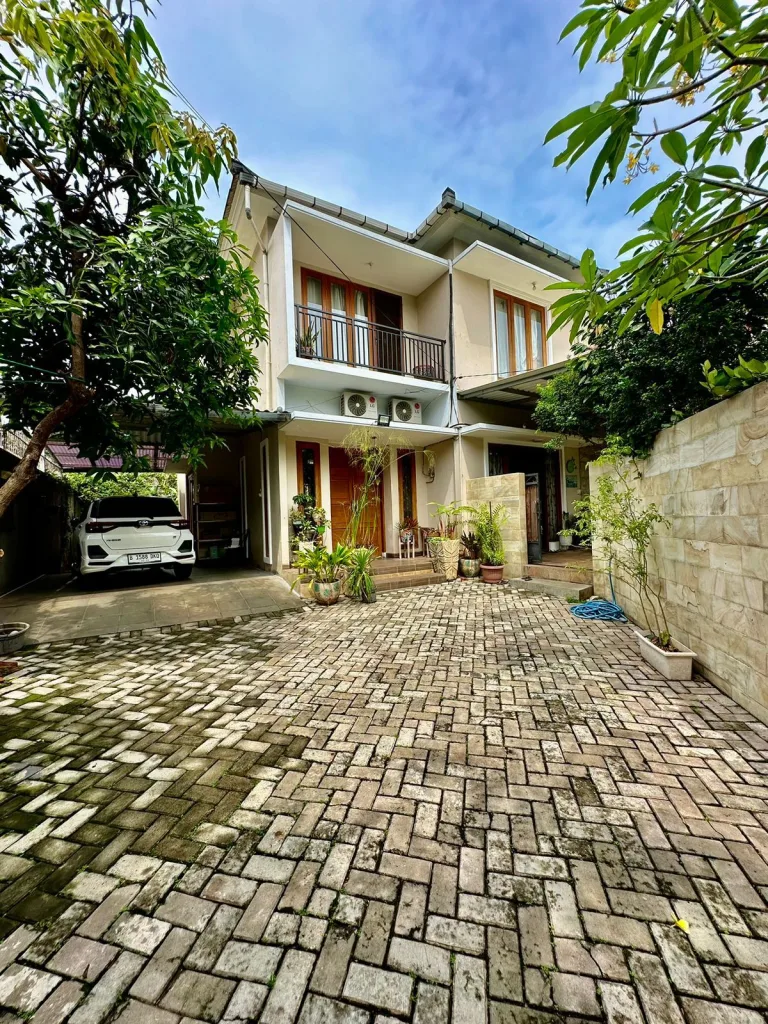 Rumah dijual Lebak Bulus Jakarta Selatan di Jl Mawar Indah. Dekat MRT, tol, PIM & RS. Lingkungan rapi, akses cepat, investasi naik. Cek unit terbaik sekarang.