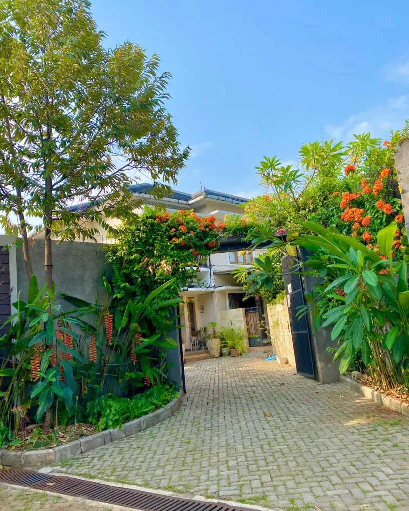 Rumah dijual Lebak Bulus Jakarta Selatan di Jl Mawar Indah. Dekat MRT, tol, PIM & RS. Lingkungan rapi, akses cepat, investasi naik. Cek unit terbaik sekarang.