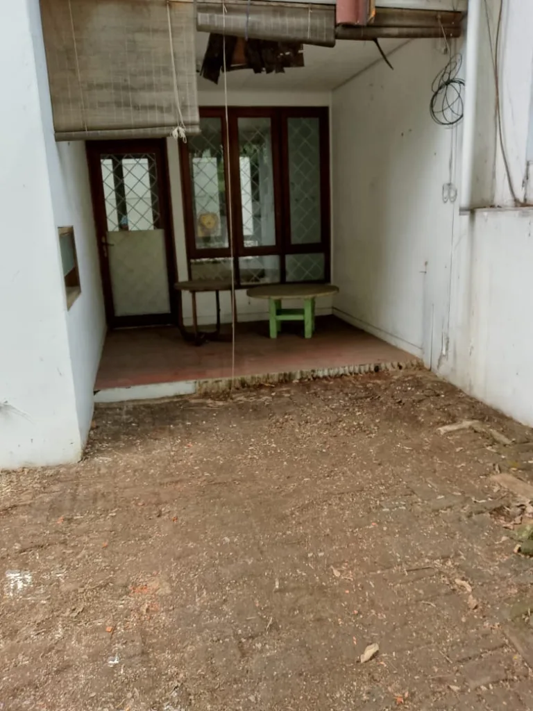 Rumah dijual Cipete, Jakarta Selatan, jalan anggur. SHM, 2 lantai 249/180 m², 4+1 KT 3+1 KM, bebas banjir, Unfurnished, butuh renovasi. 7,9M Nego.