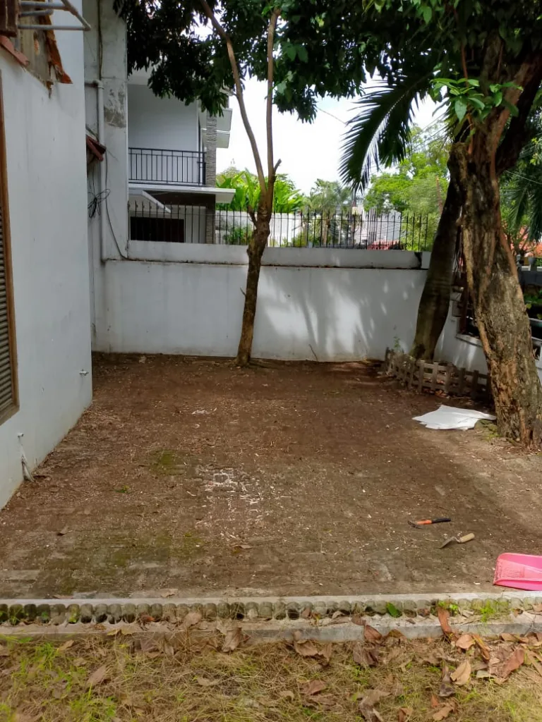 Rumah dijual Cipete, Jakarta Selatan, jalan anggur. SHM, 2 lantai 249/180 m², 4+1 KT 3+1 KM, bebas banjir, Unfurnished, butuh renovasi. 7,9M Nego.