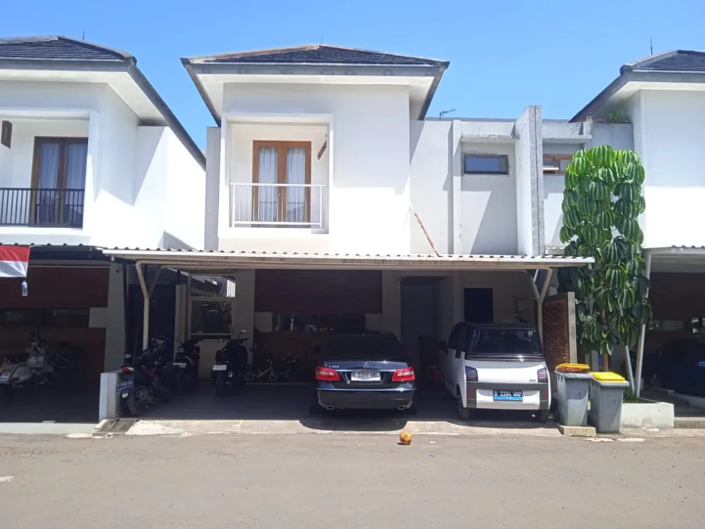 Rumah dijual Cirendeu di Pinang Residence, Jl Mekar Baru 1. LT 126/LB 180, 4+1 KT, 2+1 KM, 7700W, carport 2. Harga Rp2,7 M nego. Lokasi strategis.