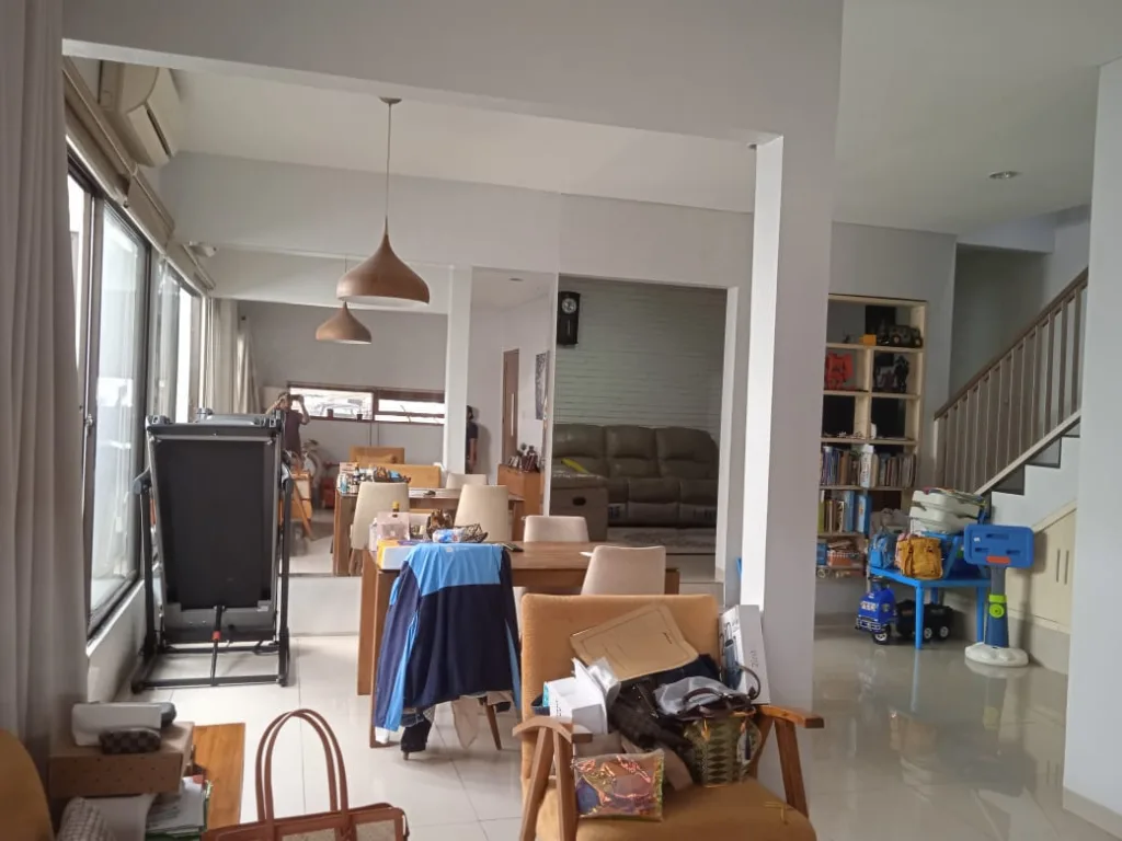 Rumah dijual Cirendeu di Pinang Residence, Jl Mekar Baru 1. LT 126/LB 180, 4+1 KT, 2+1 KM, 7700W, carport 2. Harga Rp2,7 M nego. Lokasi strategis.