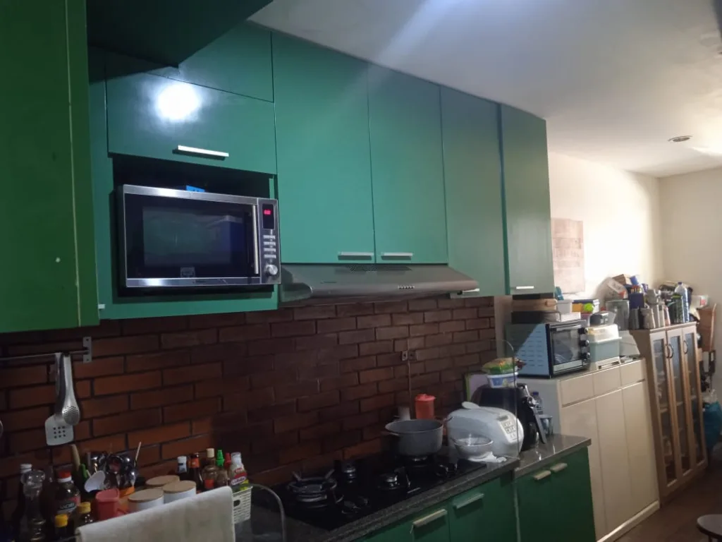 Rumah dijual Cirendeu di Pinang Residence, Jl Mekar Baru 1. LT 126/LB 180, 4+1 KT, 2+1 KM, 7700W, carport 2. Harga Rp2,7 M nego. Lokasi strategis.