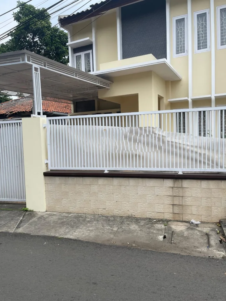 Rumah dijual Cilandak Jakarta Selatan di Jalan Abuserin. Dekat MRT, Tol JORR, Citos & RS Fatmawati. Lokasi tenang, legal jelas, siap huni—cek unitnya sekarang!