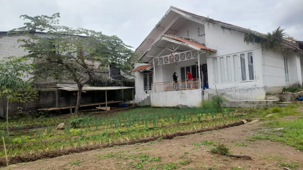 Rumah di Jalan Mariwati, Ciwalen–Cibadak, Sukaresmi Cipanas. Akses wisata, udara sejuk, cocok usaha homestay/kafe. Unit langka, nego cepat. Siap survei.
