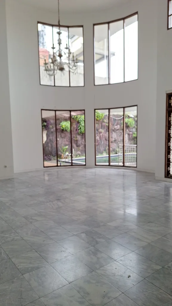 Buruan! Rumah sewa di Jalan Gaharu, Cipete Jakarta Selatan. Dekat MRT, Kemang & Simatupang. Unit bagus cepat habis—amankan sekarang!