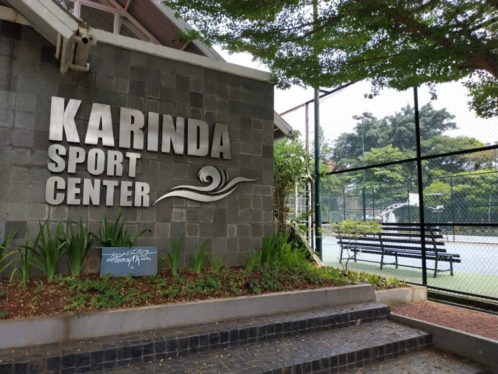 Rumah sewa di Bumi Karang Indah, Lebak Bulus, Jakarta Selatan: lingkungan asri, One Gate System, akses MRT, dekat PIM & Tol JORR. Cocok keluarga & ekspatriat.