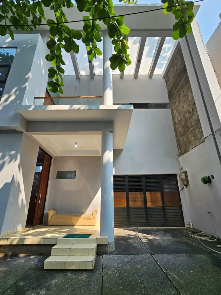 Rumah di Cilandak, Jaksel • 4 KT • 2 Mobil Dekat MRT (3)-new