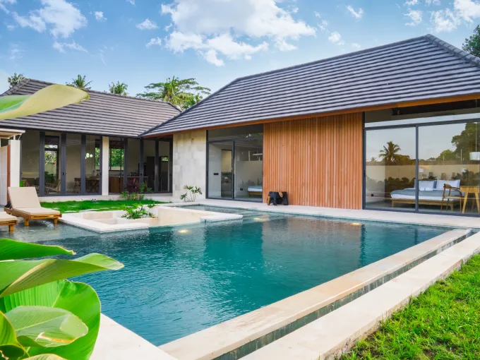 Miliki investasi villa premium di Ubud, Bali. Green View Village menawarkan unit 2 & 3 KT mulai $262K dengan jaminan view sawah abadi & leasehold 30 tahun.