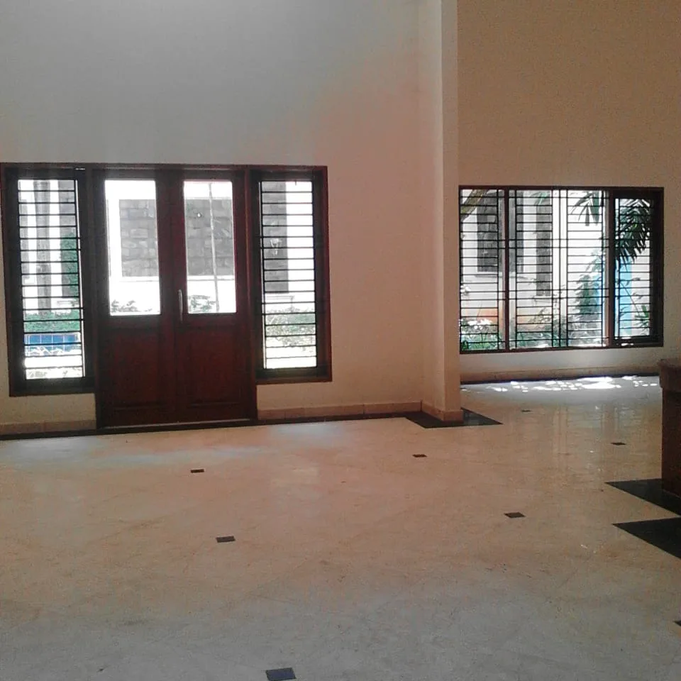 Temukan rumah dijual di Jalan Kemang Timur, Jakarta Selatan dengan lingkungan hijau, dekat Lippo Mall Kemang, sekolah internasional, dan akses cepat ke CBD.