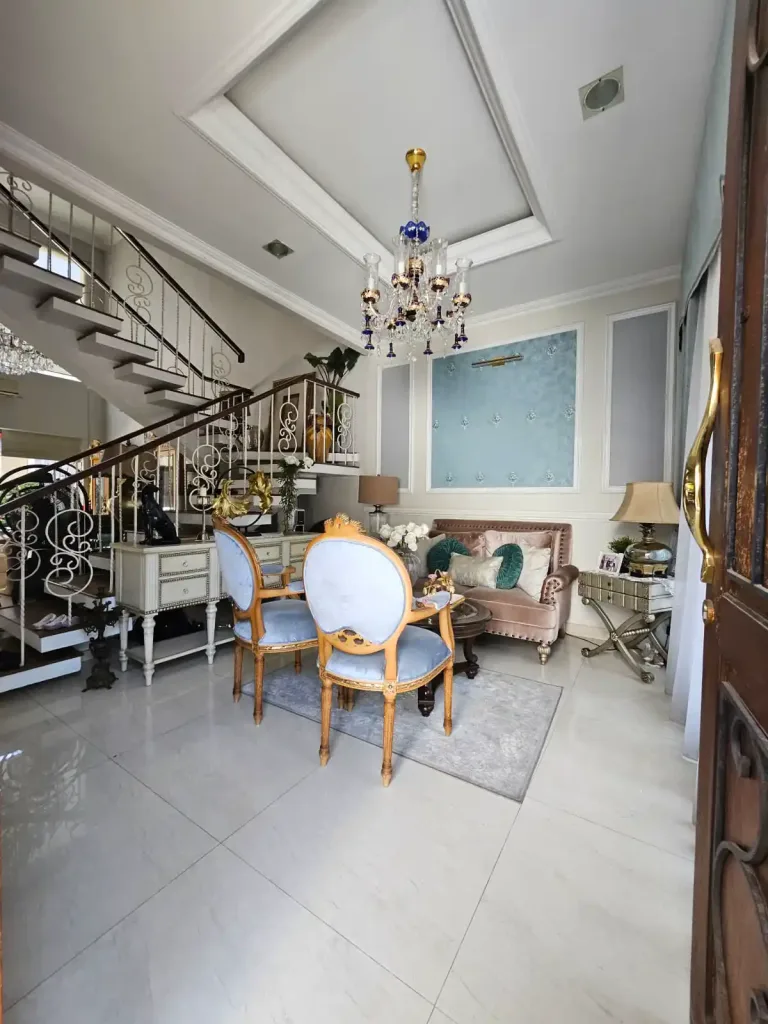 Dijual Rumah di Bintaro, Kenanga Raya. Jakarta Selatan. Harga 5,9 M Nego. LT 240/LB 300, 5 KT, 4 KM. Mewah, Garasi 3 mobil. Dekat Tol JORR W2 & Bintaro Xchange.