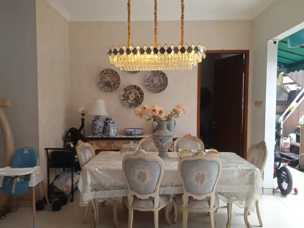 Dijual Rumah di Bintaro, Kenanga Raya. Jakarta Selatan. Harga 5,9 M Nego. LT 240/LB 300, 5 KT, 4 KM. Mewah, Garasi 3 mobil. Dekat Tol JORR W2 & Bintaro Xchange.
