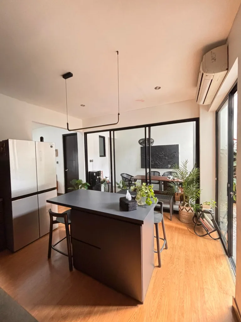 Zahra Residence Jagakarsa di Jl. Moh. Kahfi 1, Cipedak, Jakarta Selatan. Akses ke Ragunan, KRL Lenteng Agung, dan tol JORR lebih praktis. Cek detail lokasi!