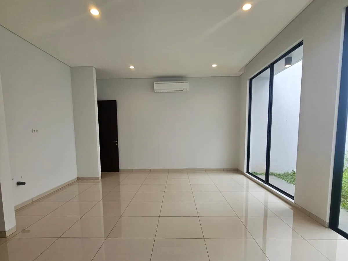 Rumah dijual di Jakarta Selatan, Villa Delima, Lebak Bulus. 2 lantai LT 189/LB 191, 3+1 KT, 3+1 KM, 2 carport. Dekat MRT & Tol JORR. Lingkungan rapi, siap KPR.