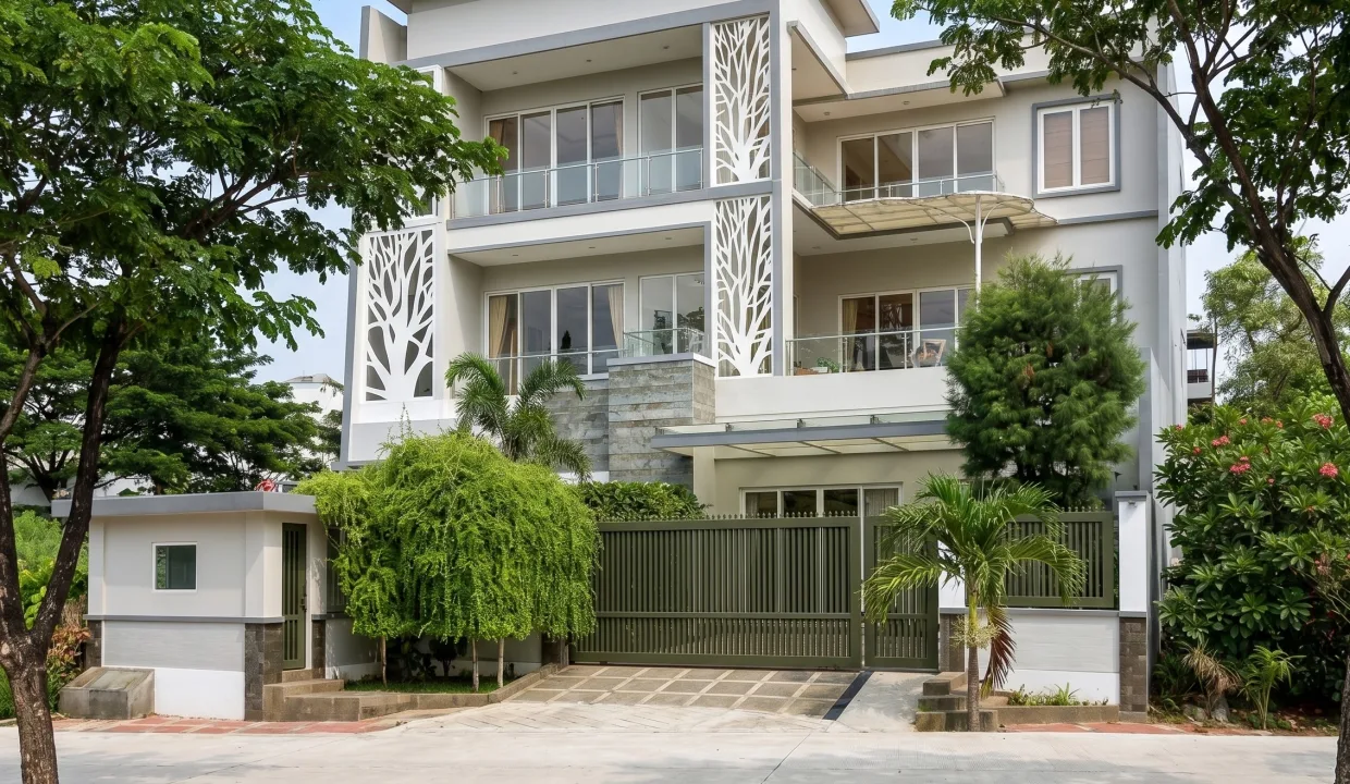 Facad2 Rooma21.com Modern White Apartment Building with Glass Balconies Gray Accents and Lush Green Trees in Front Rooma21com