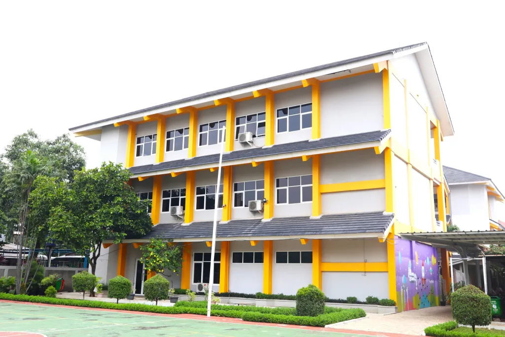1. Sekolah Avicenna Cinere