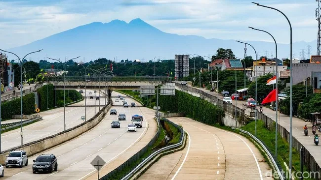 2. Gerbang Tol Brigif: Akses Tol Desari ke Jakarta Selatan
